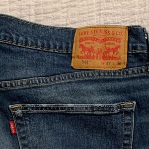 Men’s 541 Levi’s. Nearly New. W37” Inseam36”